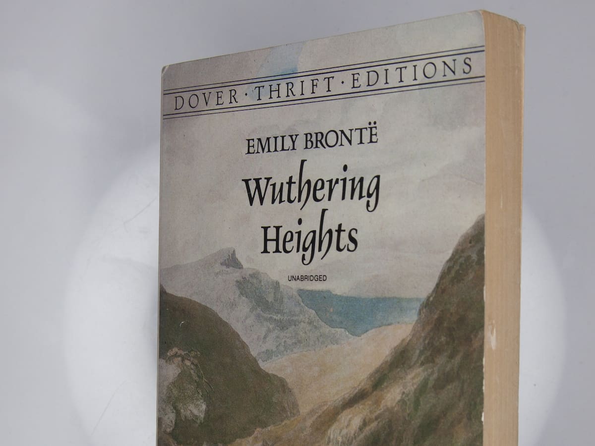 Más libros escritos por Emily Brontë si te gustó la historia de 'Cumbres Borrascosas'
