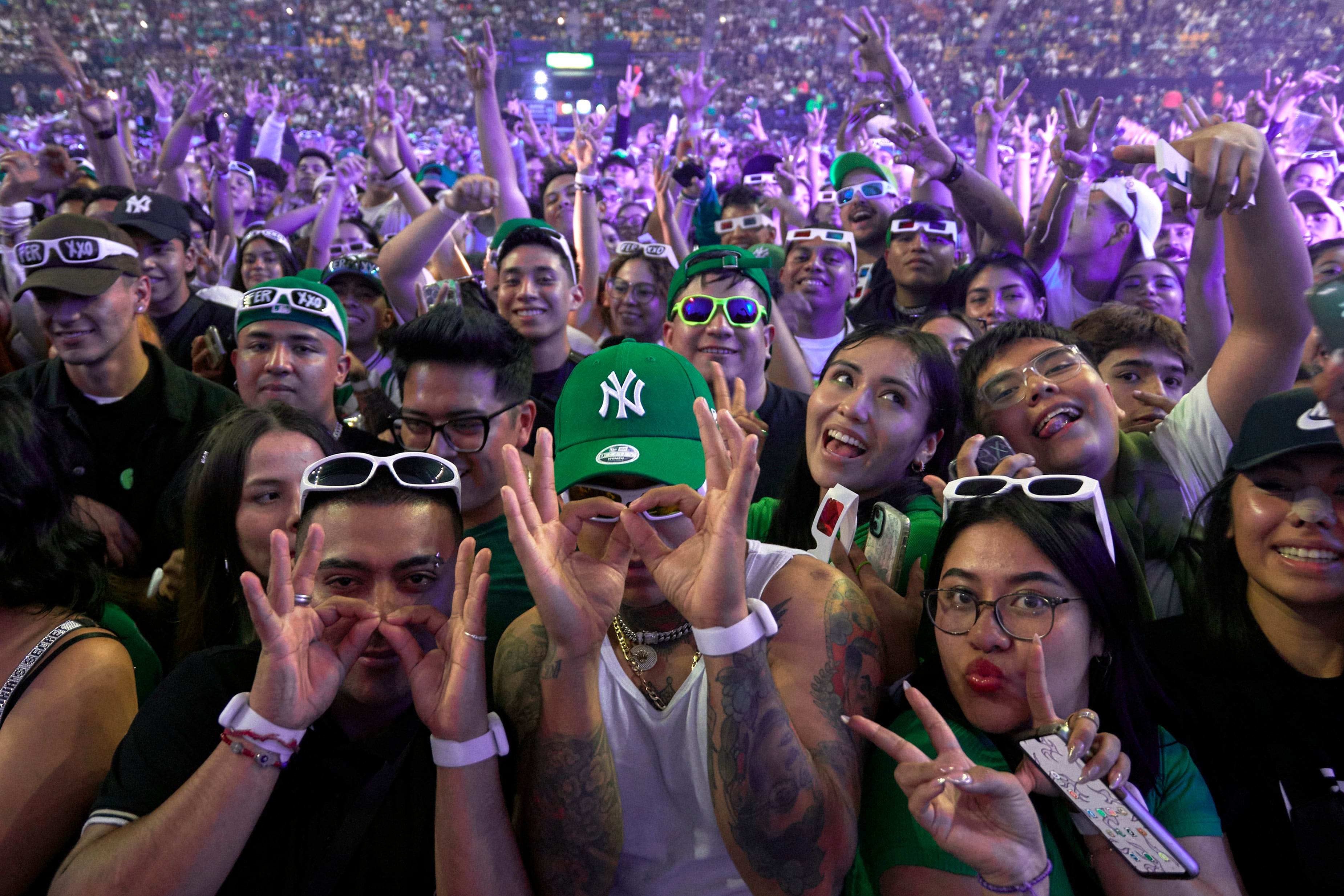 Fans en el concierto de Feid.