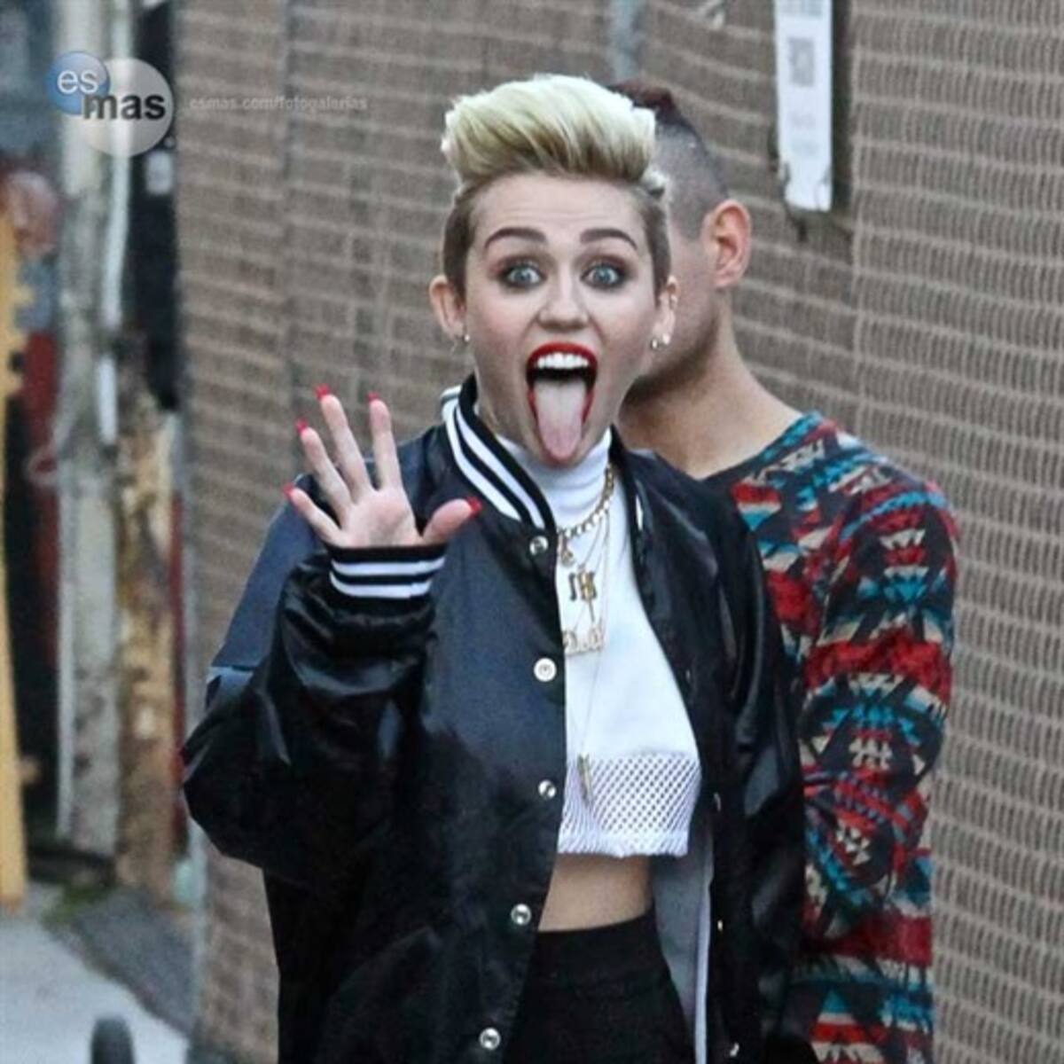 Cyrus, aburrida de su lengua