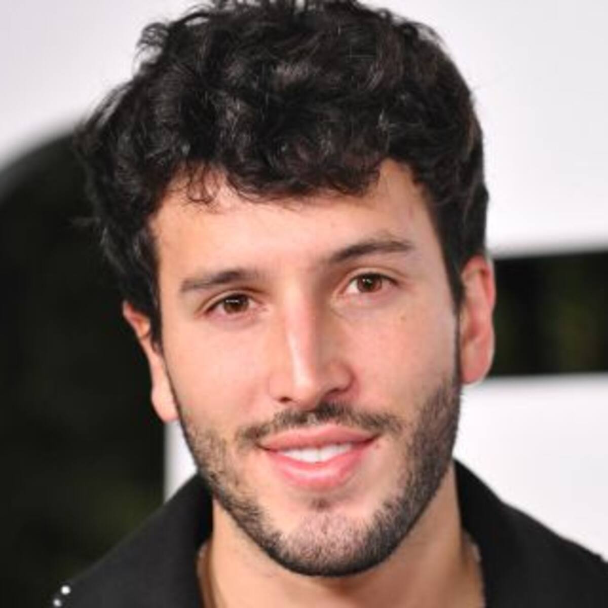 Sebastián Yatra presentó una canción que saldrá oficialmente en Mayo
