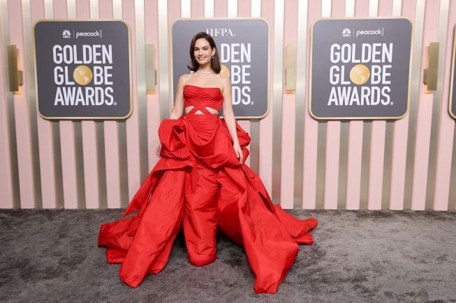 Lily James en los Golden Globe Awards 2023 en California