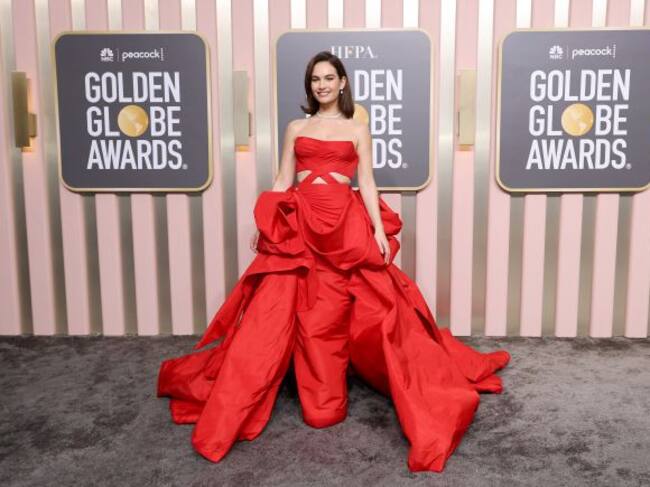 Lily James en los Golden Globe Awards 2023 en California