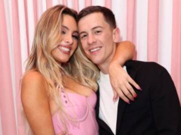 Guaynaa sufre un aparatoso accidente de tráfico y, pese al collarín, Lele Pons ya comparte cama con él