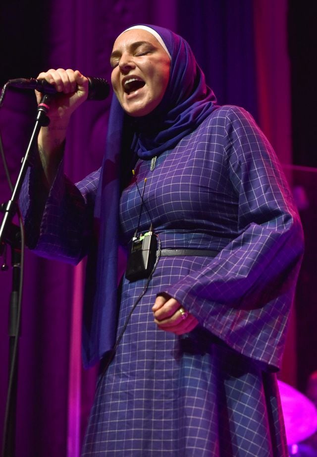 Sinead O&#039;Connor actuando en San Francisco en 2020.