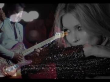 KATE MOSS SE ATREVE CON ELVIS PRESLEY