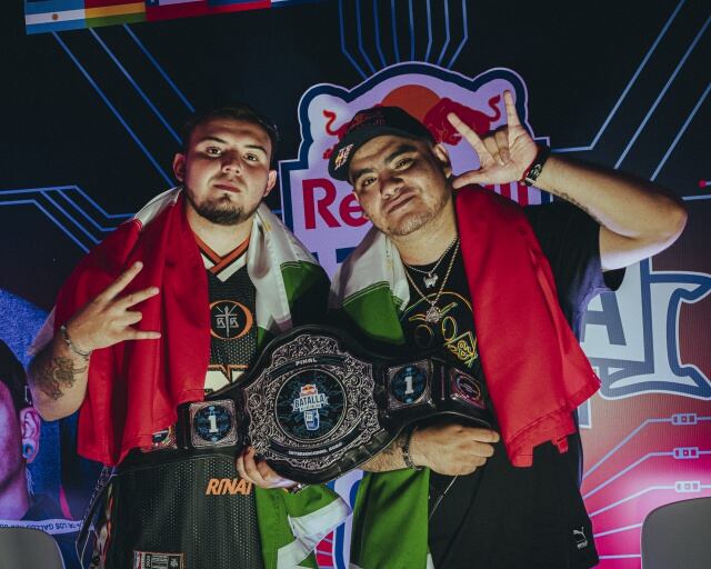 Rapder con Aczino en la Final Internacional Red Bull Batalla de los Gallos 2020