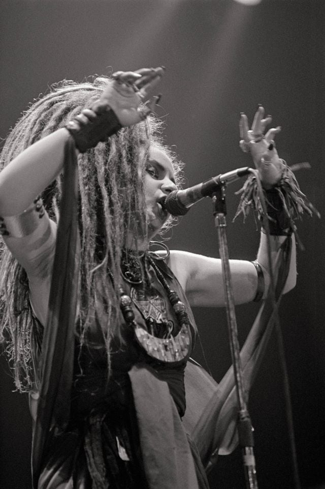 Alaska, actuando junto a &#039;Los Pegamoides&#039; en las fiestas de San Isidro en Madrid a mediados de los 80.