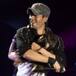 ¿POR QUÉ ENRIQUE IGLESIAS ES EL REY DE LA CANCIÓN DEL VERANO?
