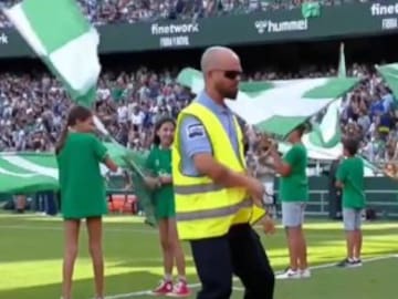 Lo del Betis con Despechá de Rosalía llega ya hasta la seguridad del Benito Villamarín