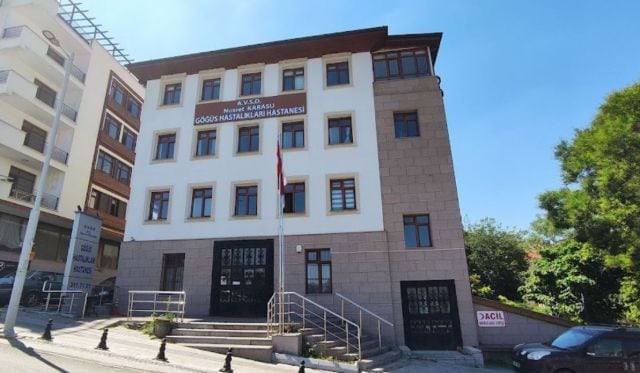 El exterior del hospital está rodado junto a un centro médico de Ankara.