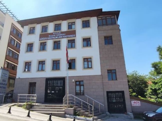El exterior del hospital está rodado junto a un centro médico de Ankara.