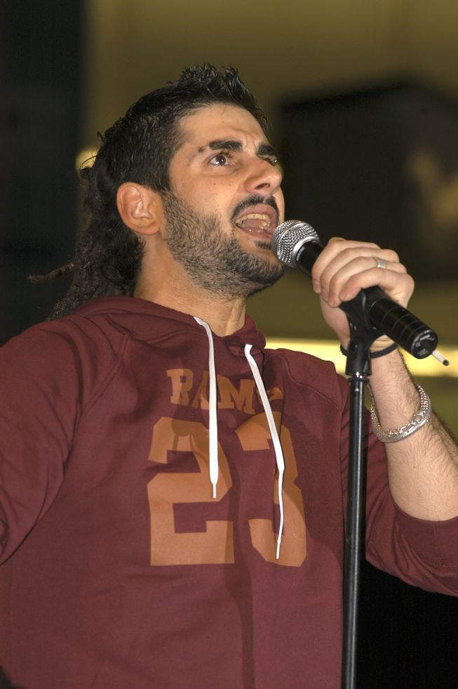 El cantante Melendi durante una actuación en 2005. 