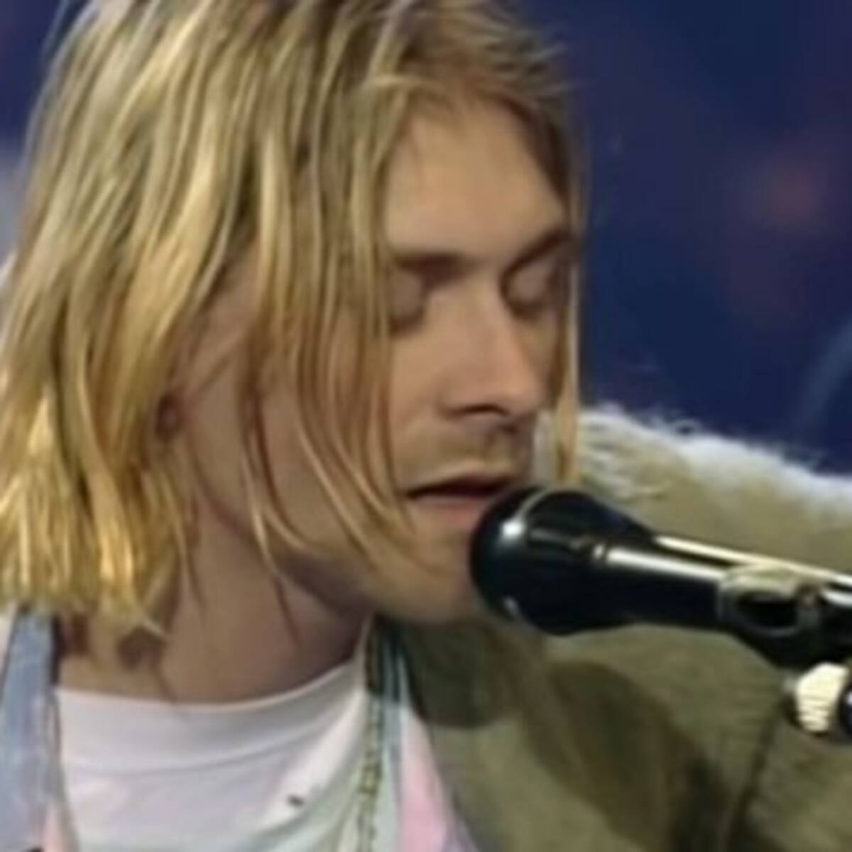 ¡No lo vas a creer! Subastan suéter de lana que usó Kurt Cobain en "MTV Unplugged"