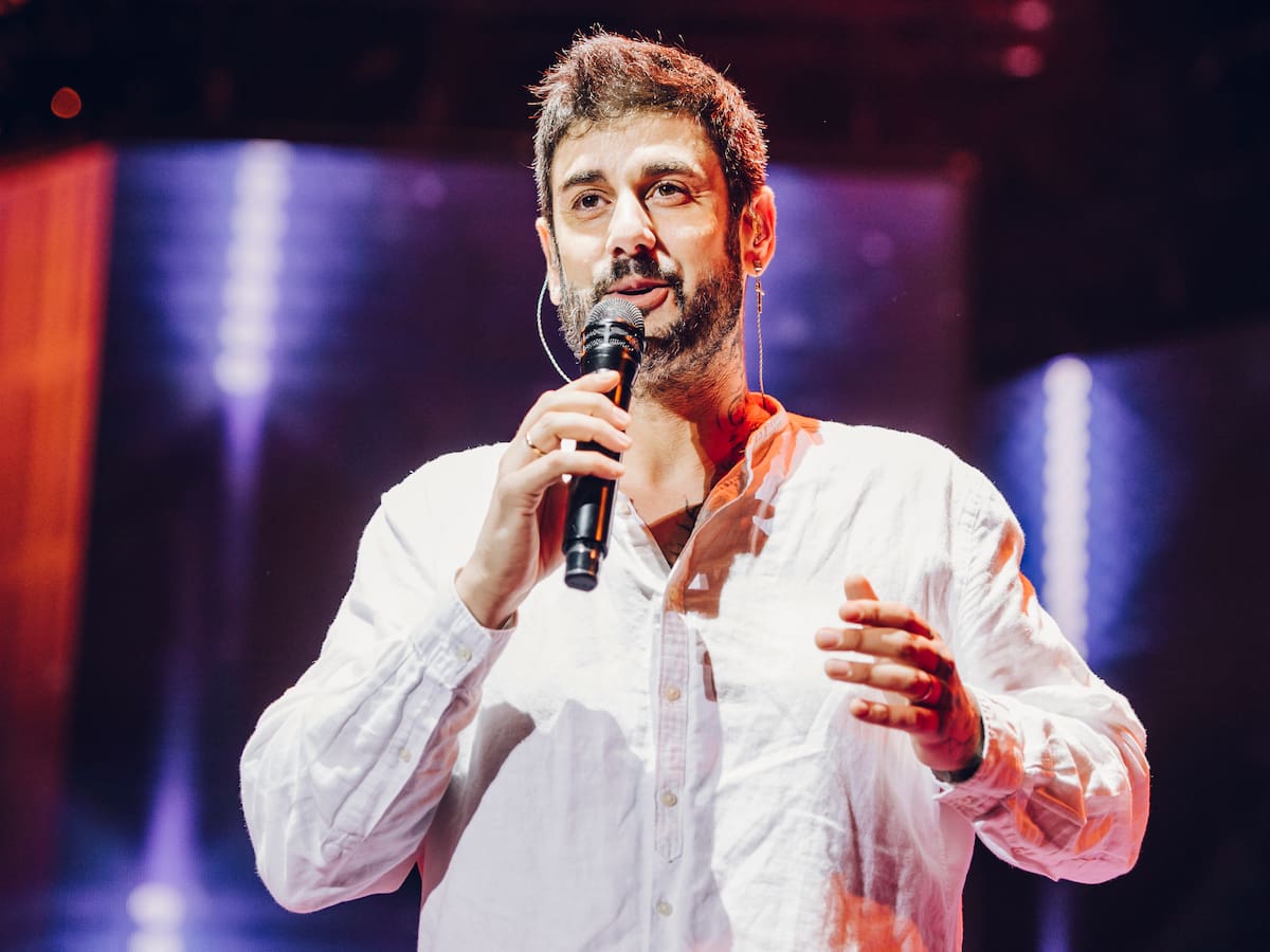 Así suena 'Fecha de caducidad' de Melendi donde recoge el testigo de Shakira o Sinnead O'Connor