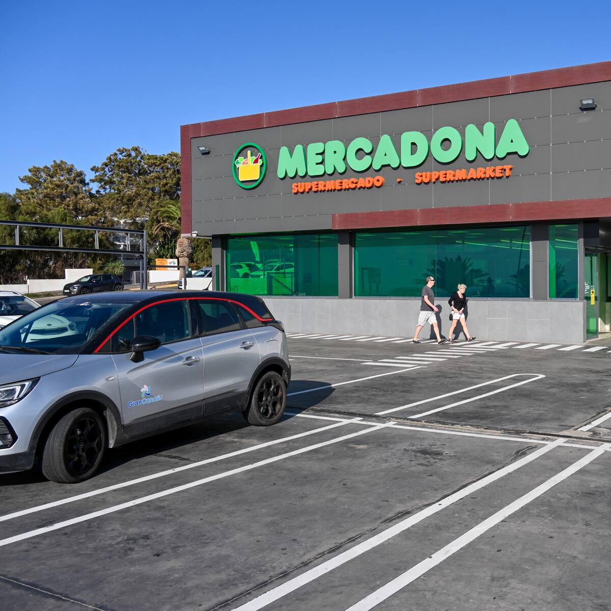 ¿Qué supermercados abren por el festivo de San Juan? Horarios en la Comunidad Valenciana, Cataluña y Galicia