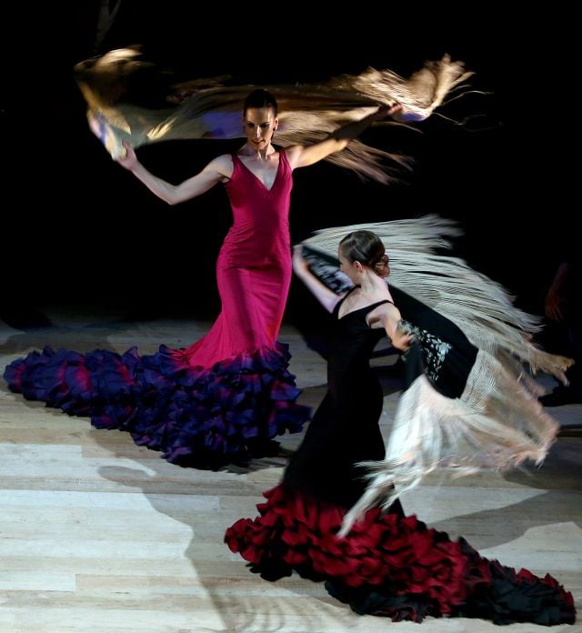 Bailarinas de la banda “Aida Gómez”/ Foto: YASSER AL-ZAYYAT/AFP/Getty Images