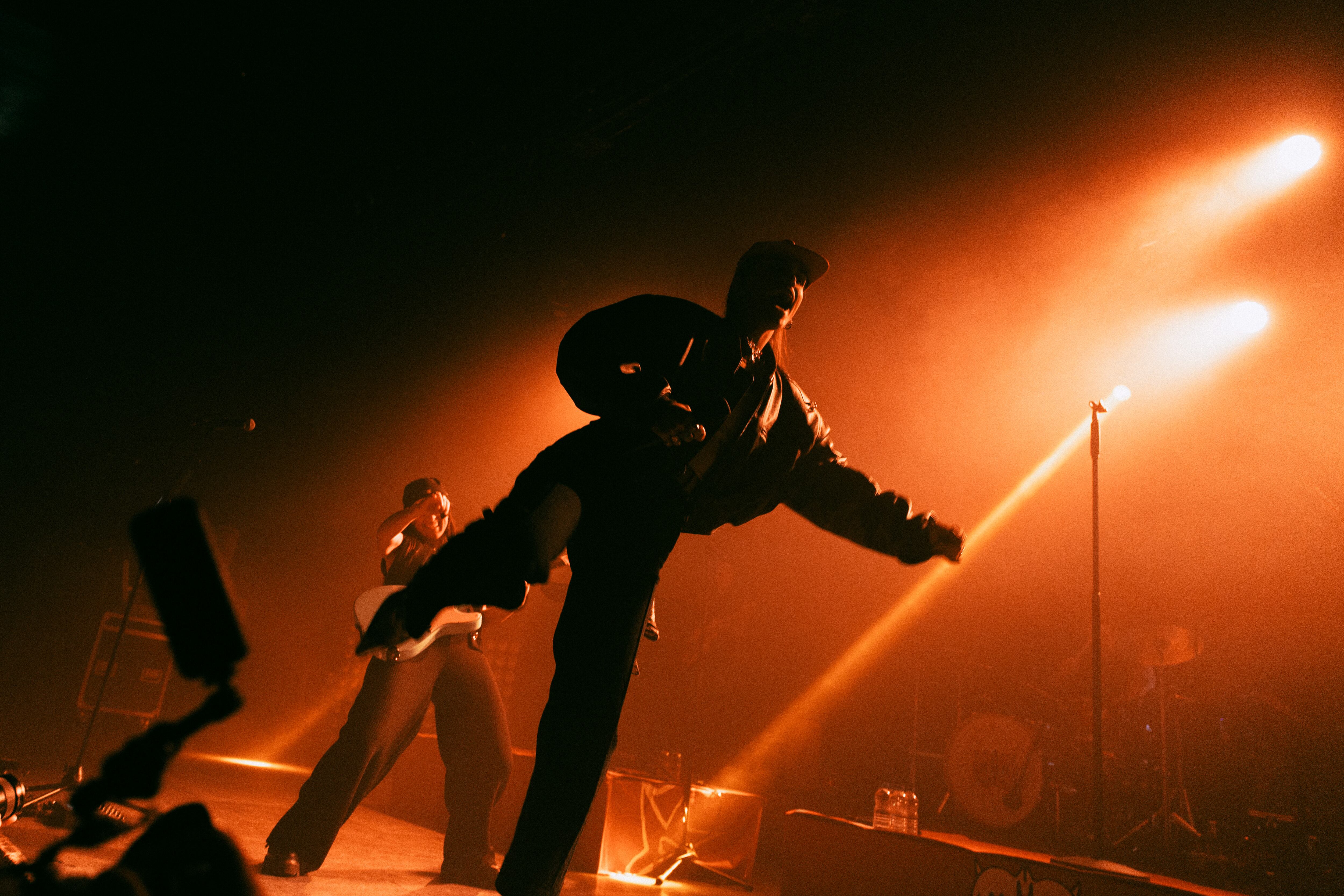 Las canciones de su nuevo disco no fueron las únicas que sonaron sobre el escenario, ya que Ana y Carolina se encargaron de repasar también algunos de los otros hits de su carrera.