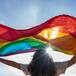 ¿Por qué la bandera LGTBIQ+ es un arcoíris? El significado de cada color