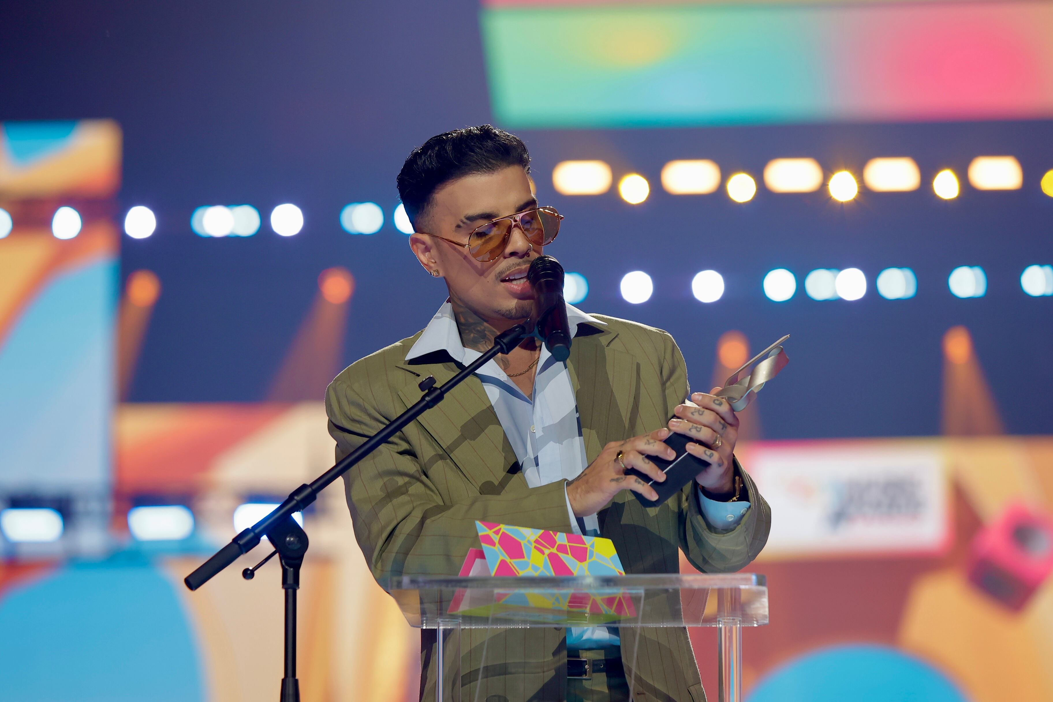 Quédate con quién te mire como Rauw Alejandro miro sus LOS40 Music Awards Santander 2024