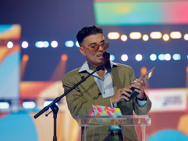 Quédate con quién te mire como Rauw Alejandro miro sus LOS40 Music Awards Santander 2024