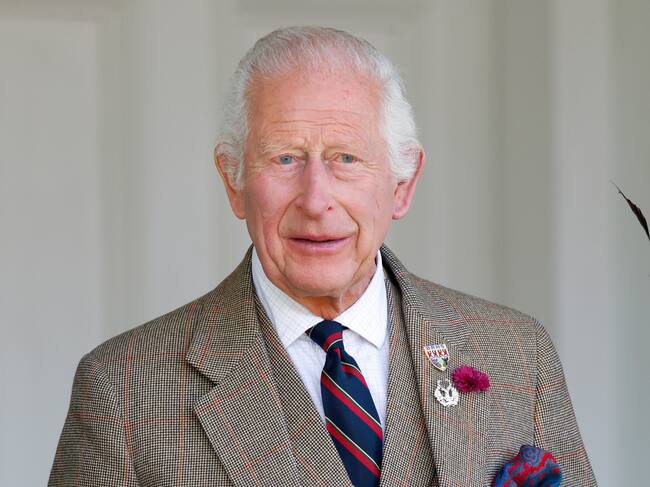 El Rey Carlos III con una chaqueta tweed. (Photo by Max Mumby/Indigo/Getty Images)
