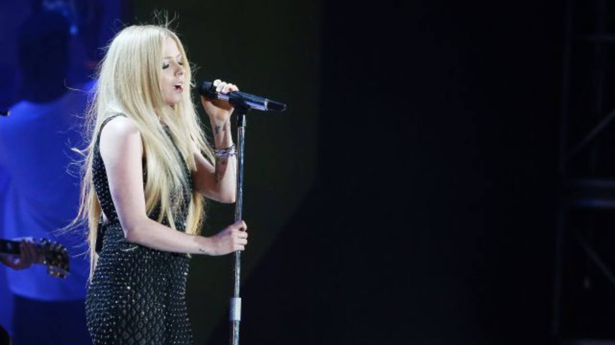 Avril Lavigne regresó a los escenarios con su ex