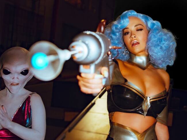 La Rita Ora más explosiva y marciana