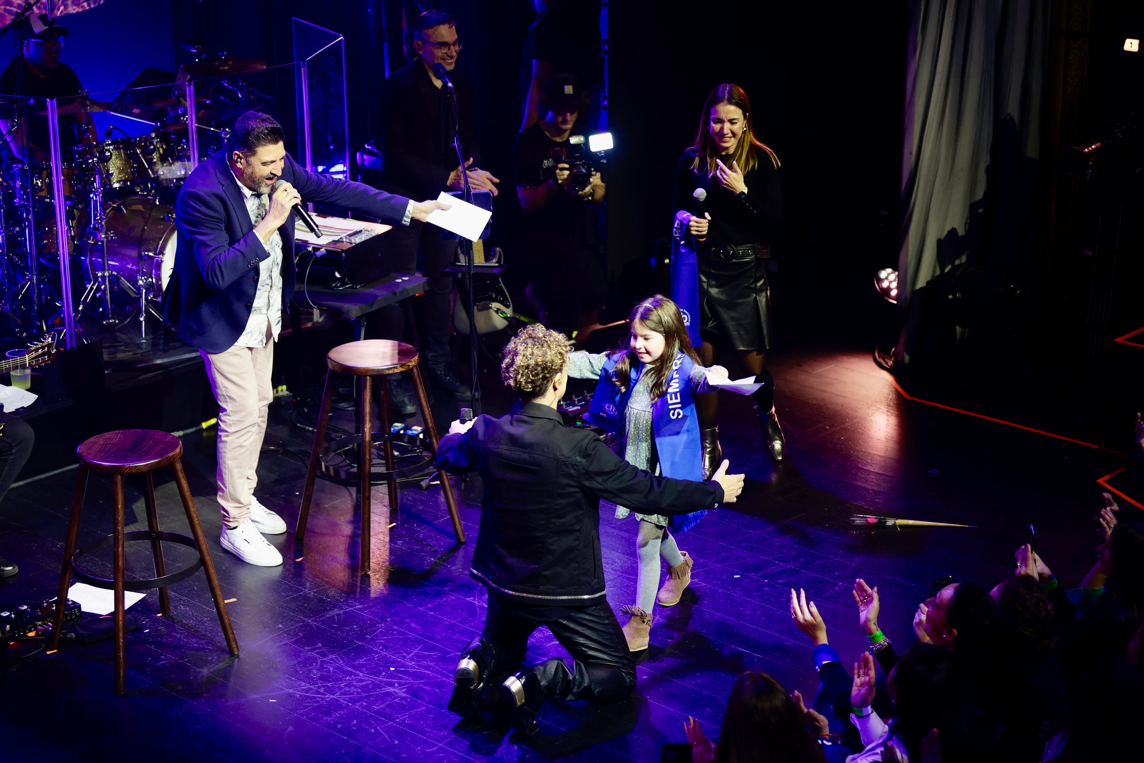 David Bisbal conoce a dos fans muy especiales en su concierto de LOS40 Básico Santander.