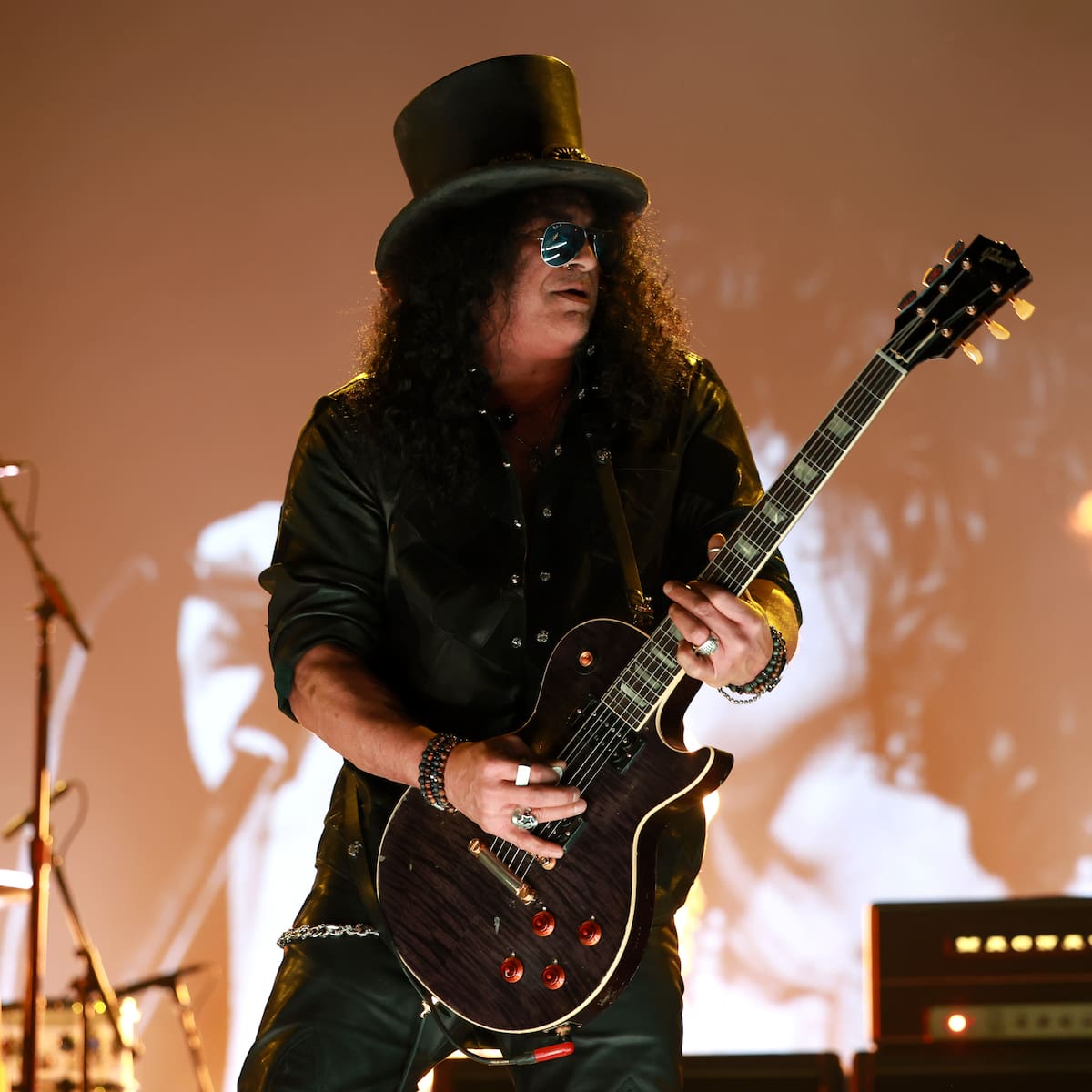 Slash está cansado del riff de 'Sweet Child O' Mine' y se compadece de los vendedores de guitarras: "Es muy molesto"
