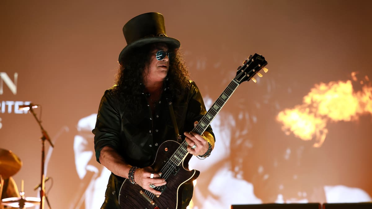 Slash está cansado del riff de 'Sweet Child O' Mine' y se compadece de los vendedores de guitarras: "Es muy molesto"
