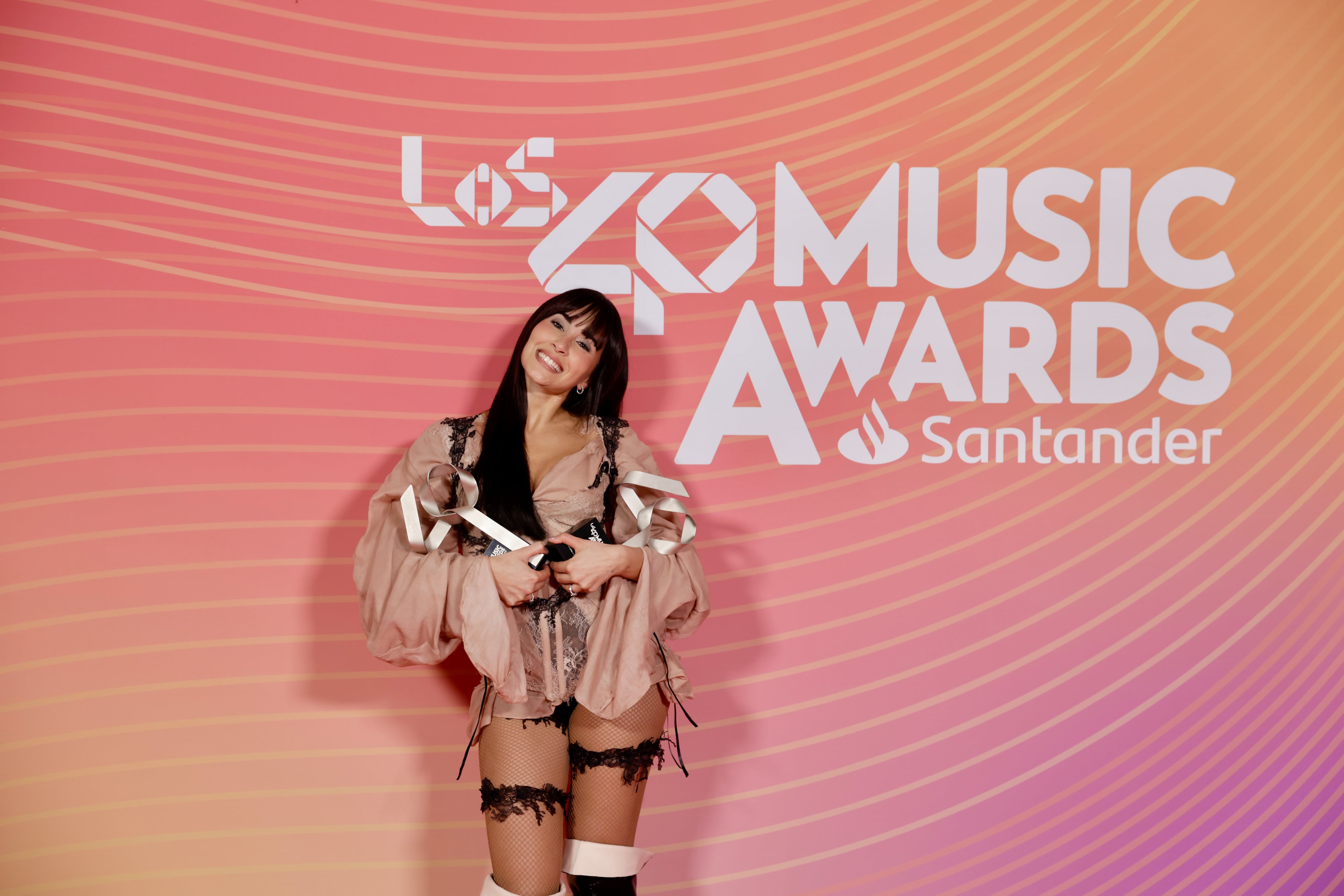 La superestrella que ilumina las playlists: Aitana conquista con Mejor Artista o Grupo España y Mejor Gira o Concierto. ¡Un espectáculo que marcó el año!