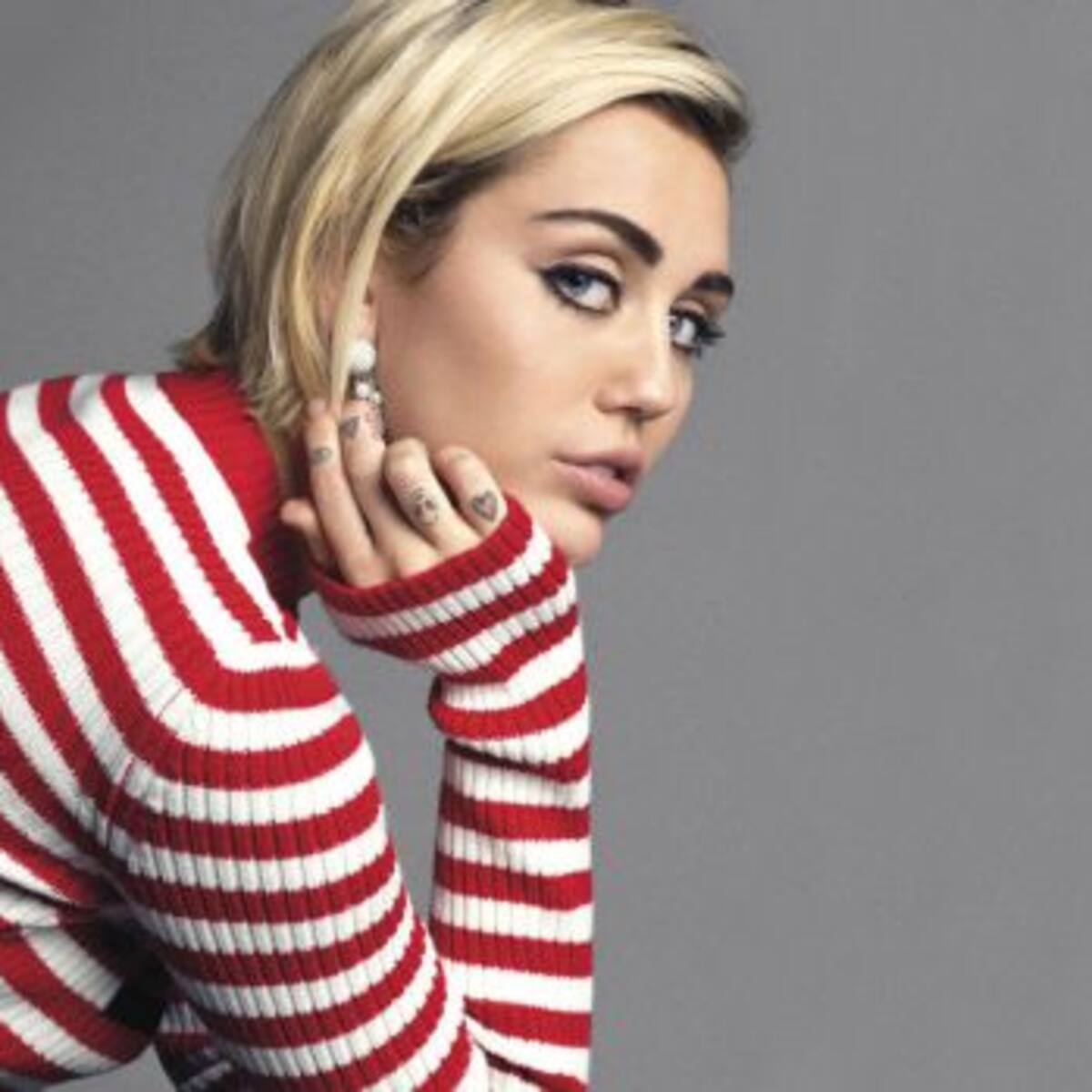 ¿Miley Cyrus sube una foto de ella haciendo pis?