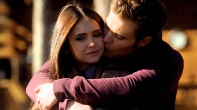 Paul y Nina dieron vida a Elena y Stephan