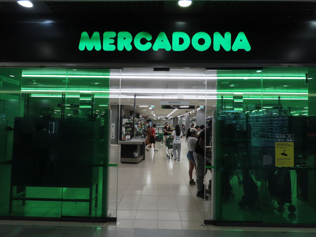 ¿Qué supermercados abren el 31 de diciembre y el 1 de enero? Horarios de Mercadona , Carrefour, Dia y Alcampo en Madrid