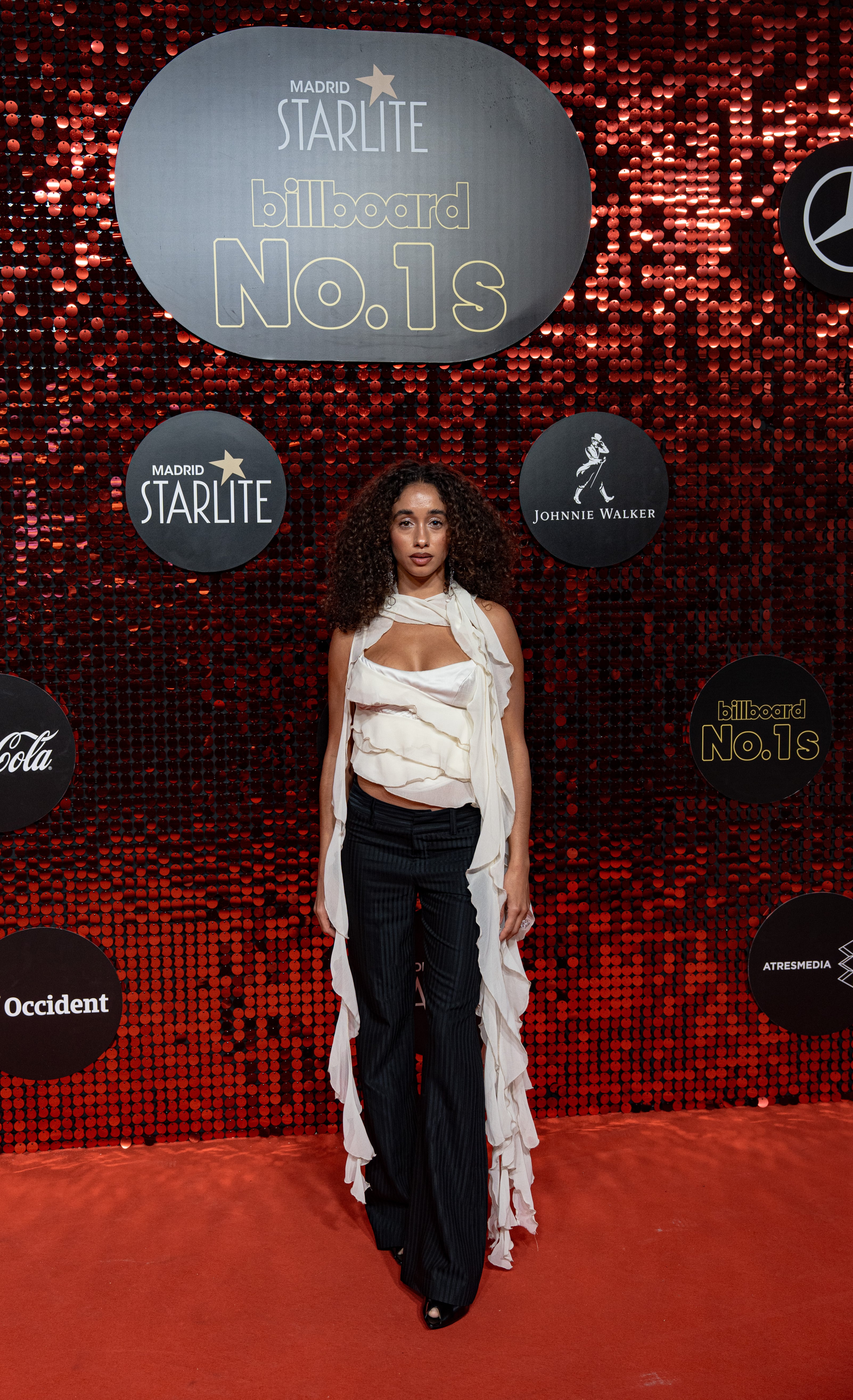 Eva Ruiz celebró el éxito de la saga 'Culpables' volviendo a escuchar 'Quiero decirte'; esta vez, solo de la voz de Ana Mena. ¡Igual de disfrutona!