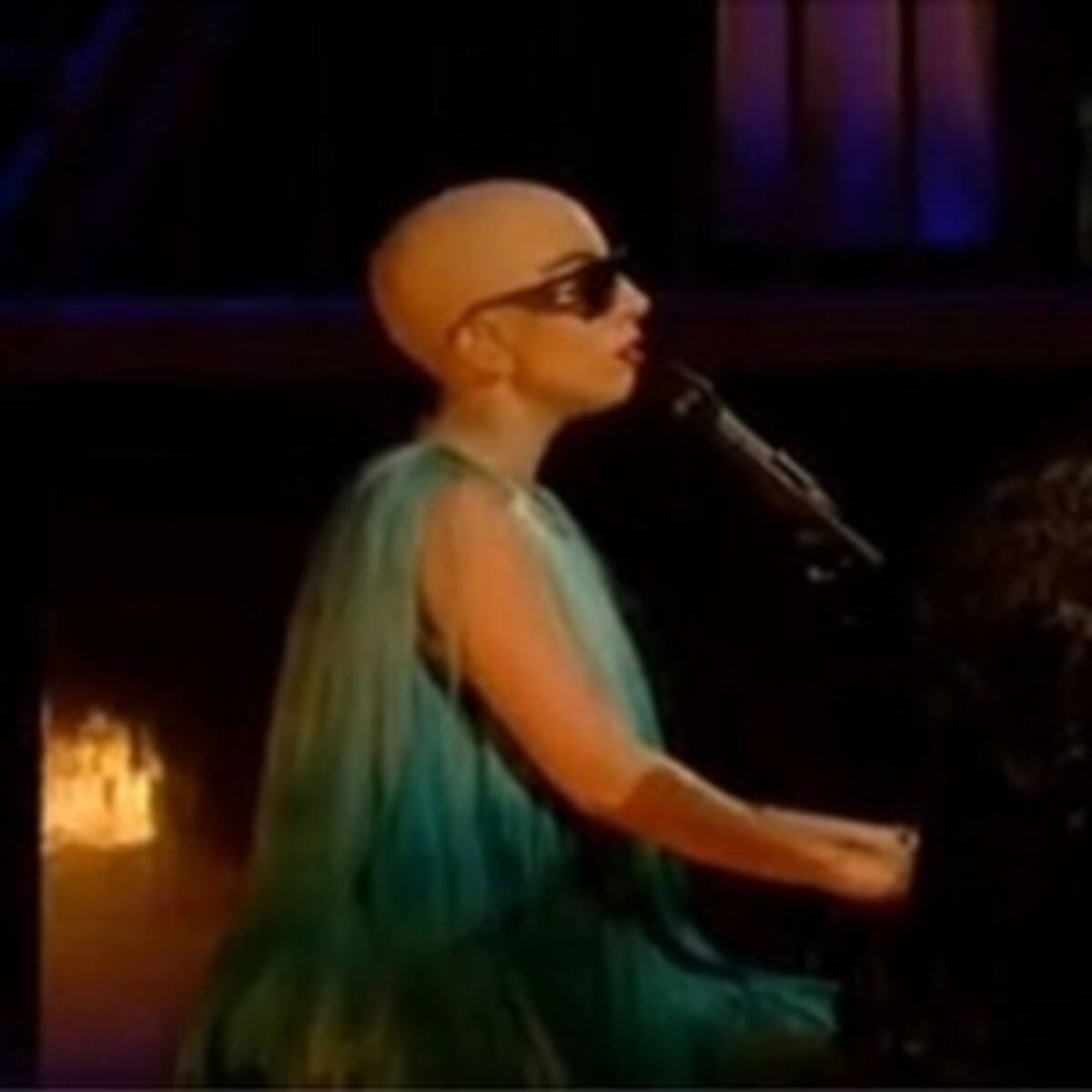 Lady Gaga, calva durante una actuación
