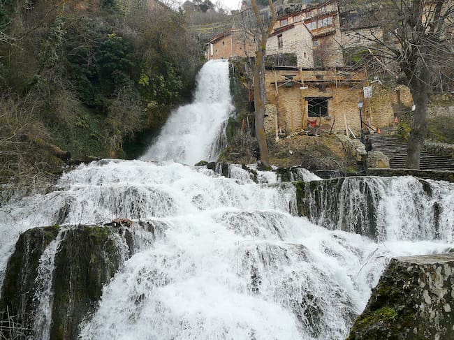 La cascada de Orbaneja del Castillo.