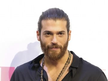 CAN YAMAN Y SU NUEVO PROYECTO CON EL QUE RESUCITARÁ A UN SEX SYMBOL DE LOS SETENTA