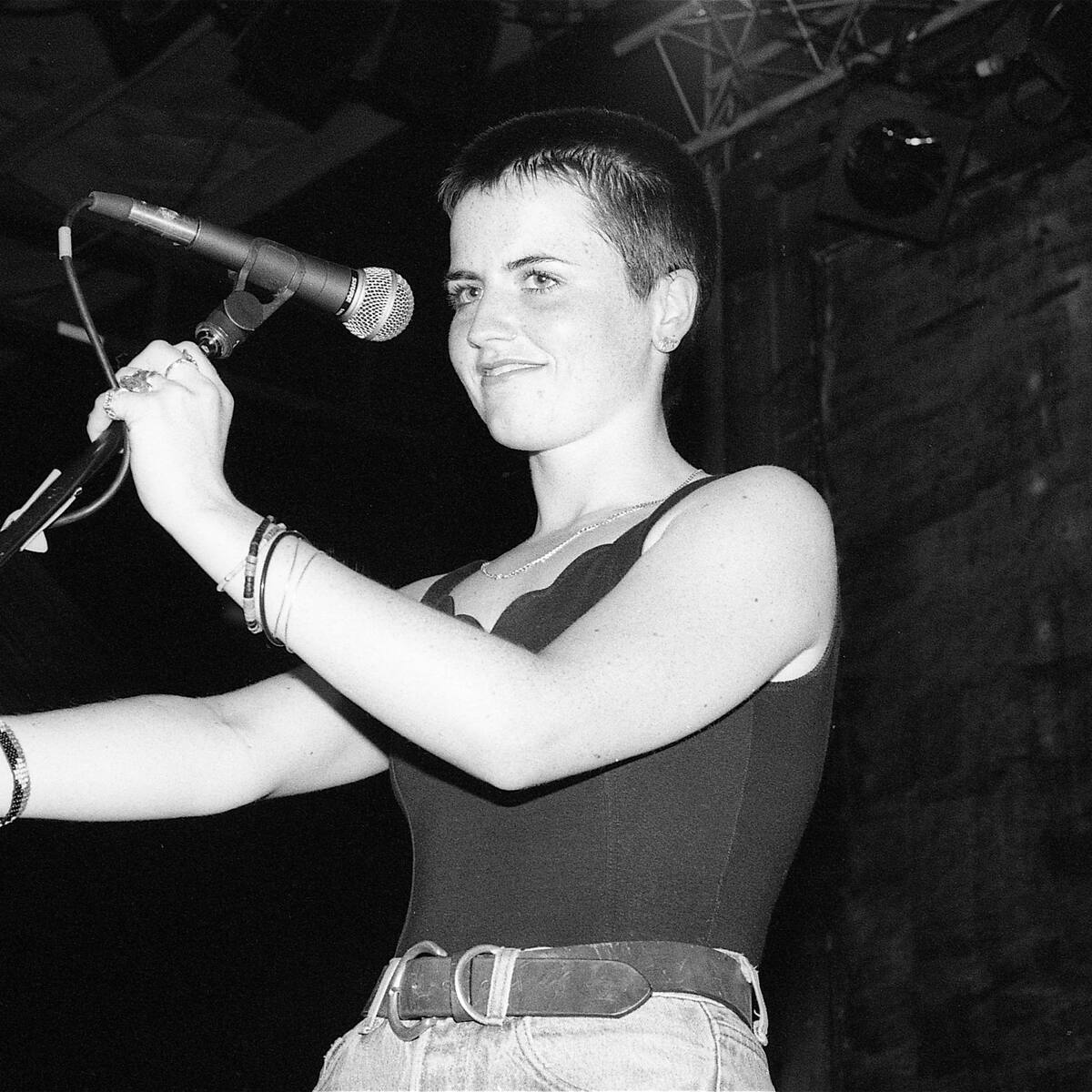 The Cranberries: ‘Linger’, la oda de Dolores O’Riordan a su primer beso verdadero, cuando “poner las lenguas dentro de las bocas” dejó de ser “asqueroso”