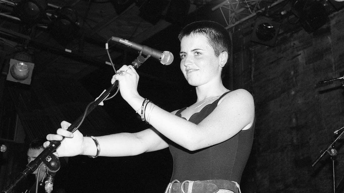 The Cranberries: ‘Linger’, la oda de Dolores O’Riordan a su primer beso verdadero, cuando “poner las lenguas dentro de las bocas” dejó de ser “asqueroso”