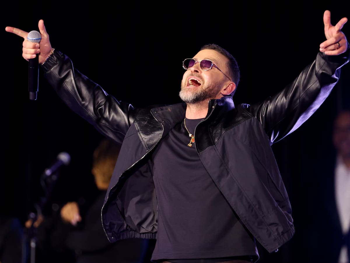 Justin Timberlake retrocede a los 2000 y se disculpa por su fase de 'beatboxing'