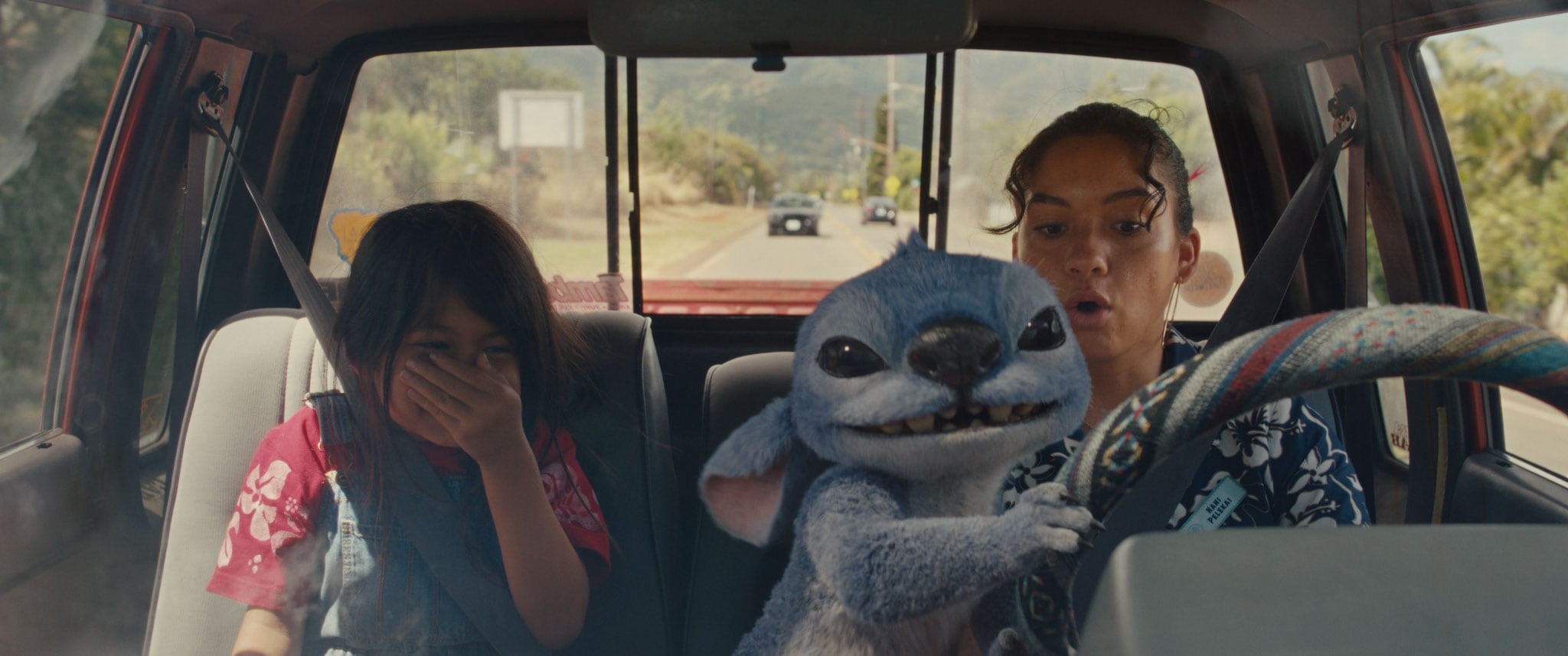 Maia Kealoha como Lilo, Stitch y Sydney Agudong como Nani en 'Lilo y Stitch'. /Disney. © 2025 Disney Enterprises Inc.
