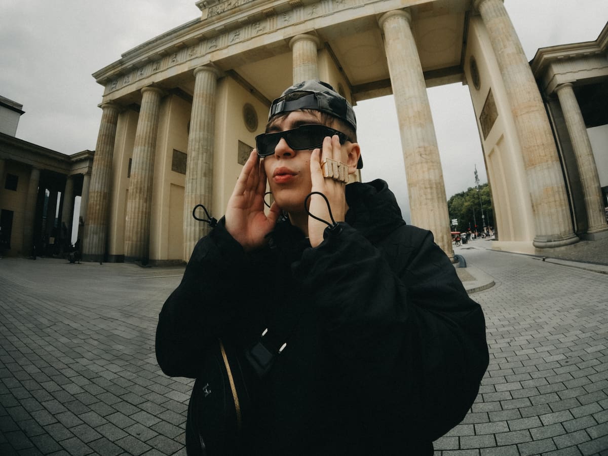 YSY A se revela contra la música sin alma con su nuevo disco 'Saturación Pop'