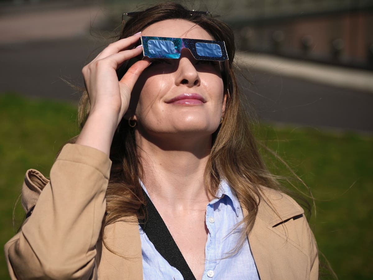Cómo y dónde conseguir gafas gratis para ver el eclipse de agosto de 2026