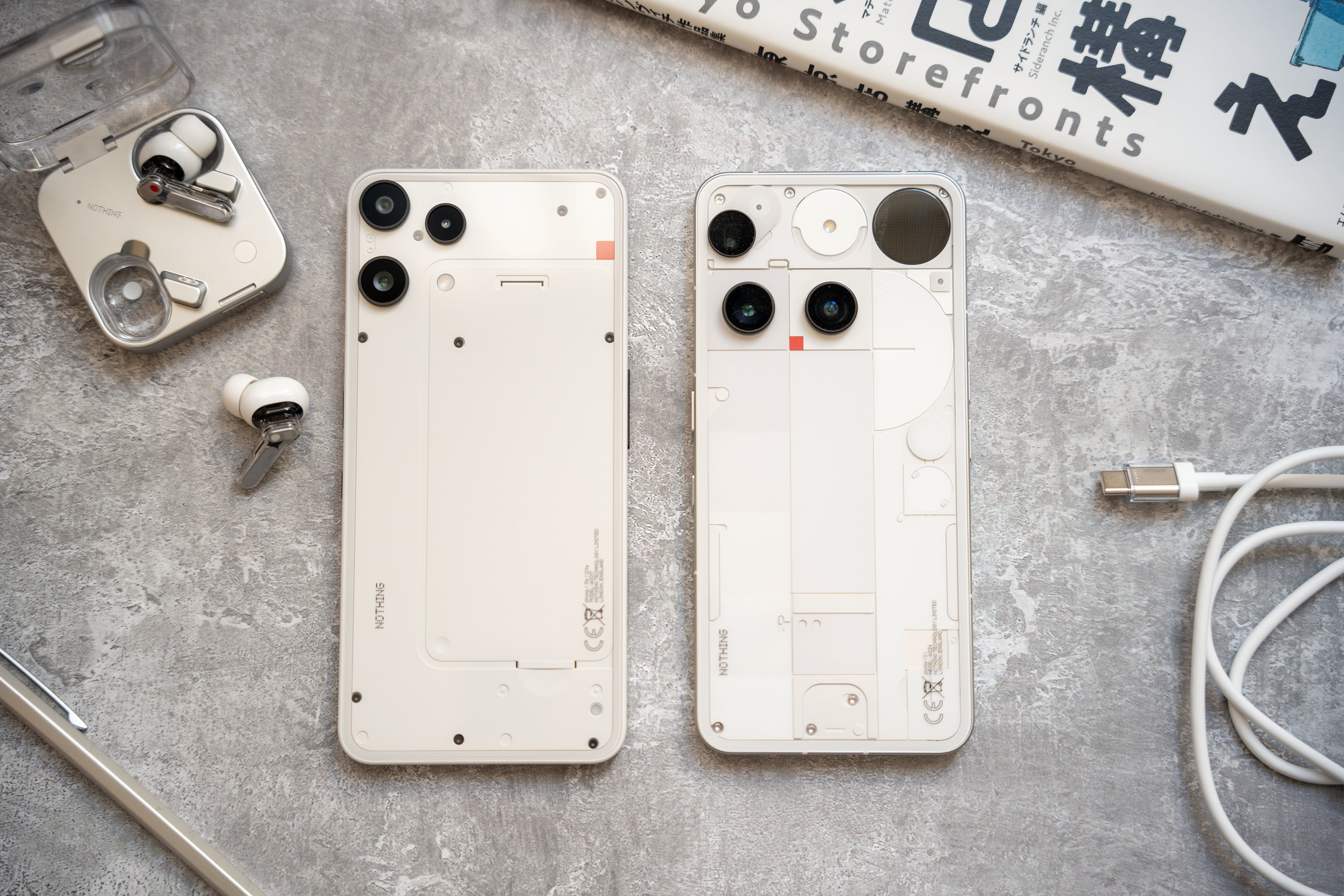 Phone 3a Lite (izq) vs Nothing Phone 3 (der)