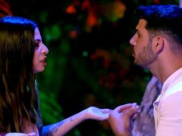 Las caras de Sandra Barneda en la hoguera de Ana y Cristian en ‘La isla de las tentaciones’ lo dicen todo