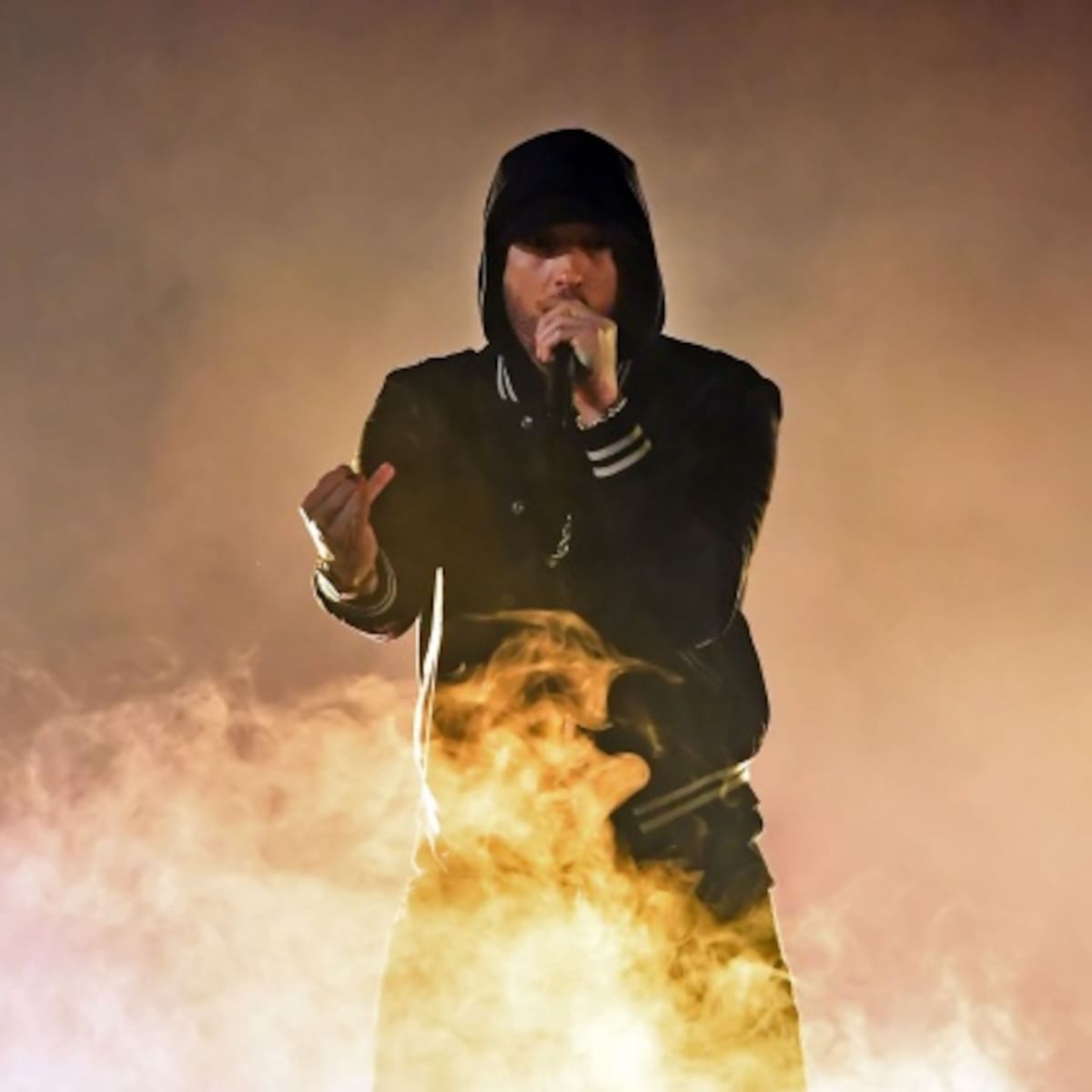 Eminem estrena video oficial de "Fall"