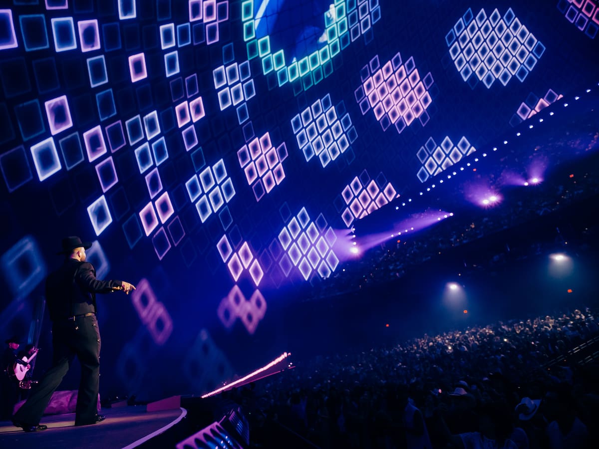 Crónica: Carín León se vuelve histórico en Las Vegas transformando su espectáculo en una experiencia que va mucho más allá de la música