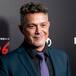 Alejandro Sanz nos da una lección sobre las fotos de anuario hechas por IA