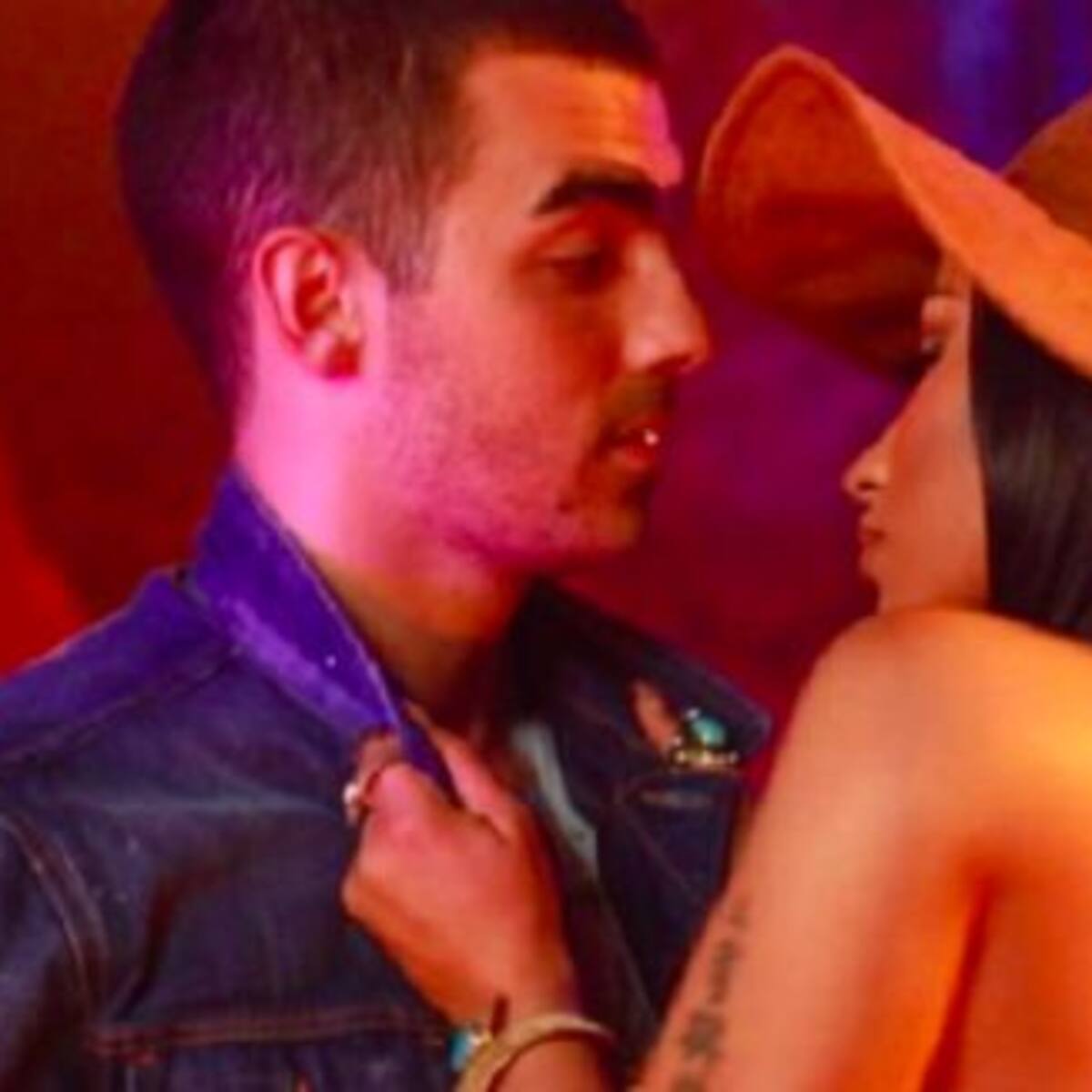 Se viene un apasionado beso entre Joe Jonas y Nicki Minaj